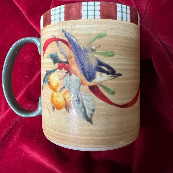 3 Different Lenox Mugs, ‘Winter Greetings Everyday’ - Picture 4 of 8
